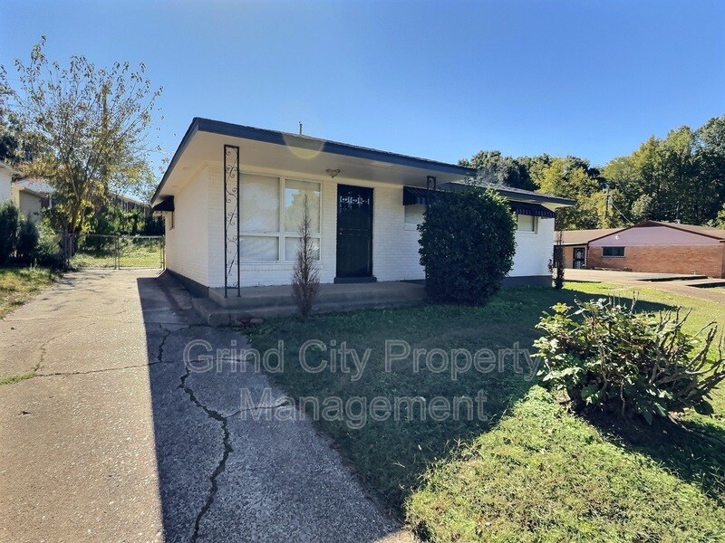 395 Fairhope Rd in Memphis, TN - Building Photo