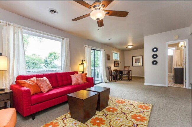 1709 Villa Pl, Unit 2 in Nashville, TN - Foto de edificio - Building Photo