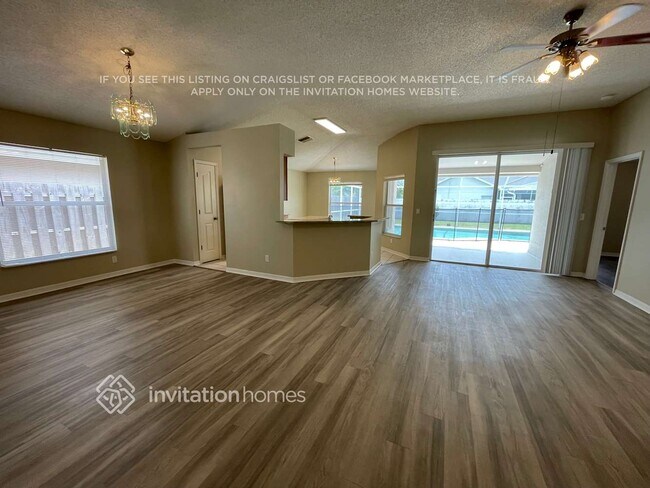 1422 Compton St in Brandon, FL - Building Photo - Building Photo