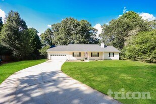 99 Mallie Ct in Hampton, GA - Building Photo