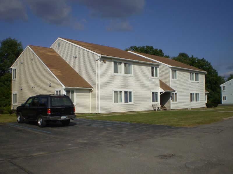 West Broadway Villas in Monticello, NY - Building Photo