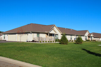 QUAIL CREEK in Cuyahoga Falls, OH - Foto de edificio - Building Photo