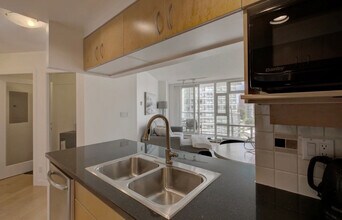 139 Drake St in Vancouver, BC - Building Photo - Building Photo