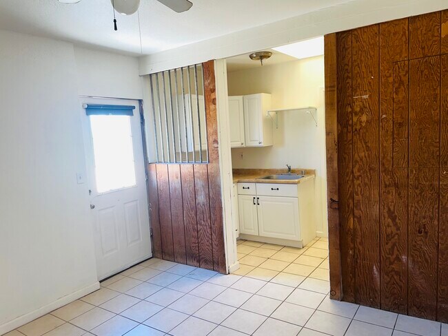 9307 Woodward Lake Dr in Oakdale, CA - Building Photo - Building Photo