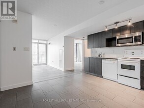 15-815 Brunel Ct in Toronto, ON - Building Photo - Building Photo