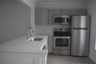 6091 NW 61st Ave in Tamarac, FL - Building Photo