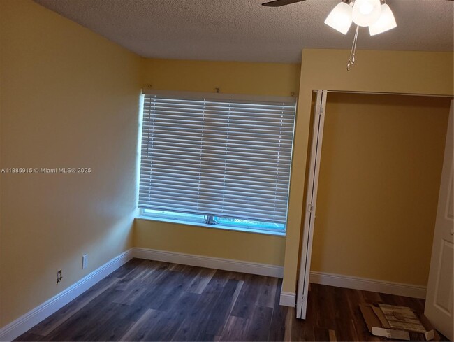 3531 Inverrary Dr in Lauderhill, FL - Building Photo - Building Photo