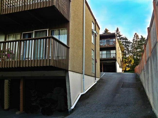 Lochleven Apartments in Bellevue, WA - Building Photo - Building Photo