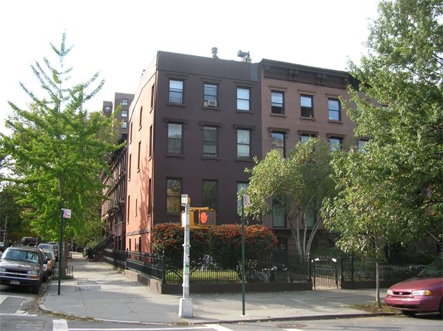 228 Washington Ave in Brooklyn, NY - Building Photo