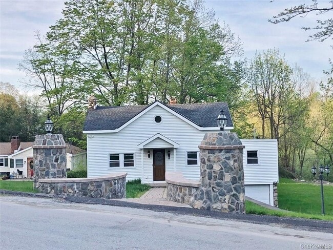 16 Lake Ave in Monroe, NY - Building Photo - Building Photo