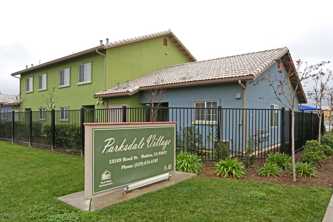 Parksdale Village in Madera, CA - Foto de edificio