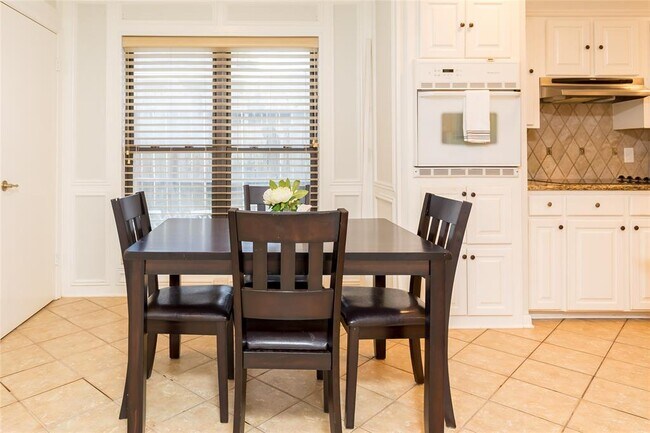 14402 Chevy Chase Dr in Houston, TX - Building Photo - Building Photo
