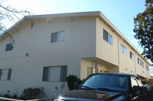 1059 Roewill Dr in San Jose, CA - Foto de edificio - Building Photo