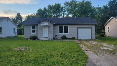 521 E Summit St in Bolivar, MO - Building Photo - Building Photo