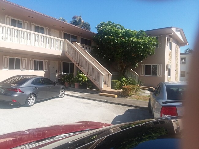 7839 N Bayshore Dr, Unit 1