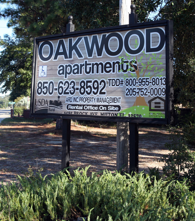 Oakwood Apartments in Milton, FL - Building Photo - Other