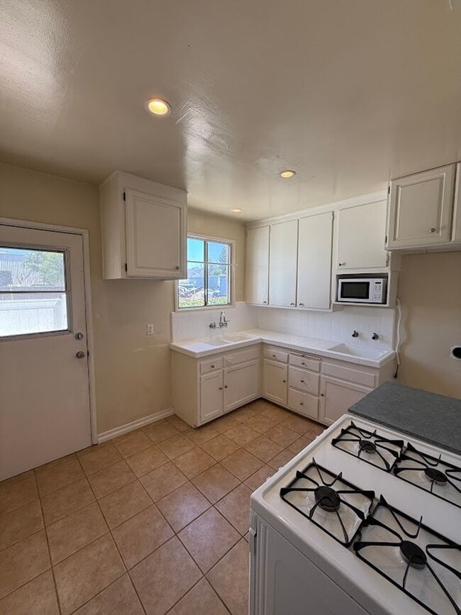 6714-6716 Denny Ave in Los Angeles, CA - Building Photo - Building Photo