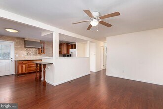 8306 Aletta Pl in Severn, MD - Foto de edificio - Building Photo