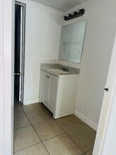 484 NW 165th St in Miami, FL - Building Photo - Building Photo