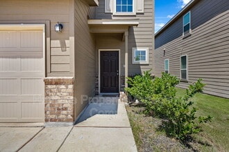 7327 Tradinghouse Ln in San Antonio, TX - Building Photo - Building Photo