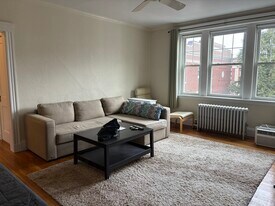 52 Babcock St, Unit 5 in Brookline, MA - Building Photo