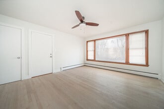 5201 W Wellington Ave in Chicago, IL - Building Photo - Building Photo