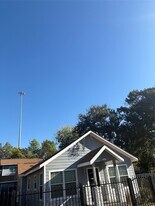 3021 Gray St in Houston, TX - Building Photo