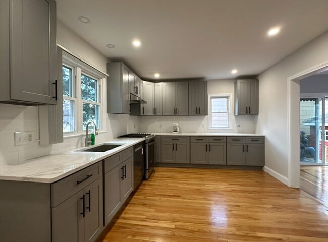 31 Francis Ave in Quincy, MA - Building Photo - Building Photo