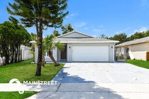 1352 Boulder Dr in Kissimmee, FL - Building Photo
