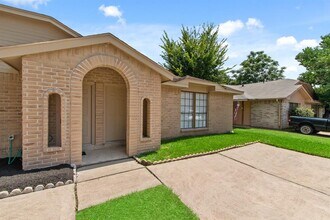 5216 Beaverbrook Dr in Houston, TX - Building Photo - Building Photo