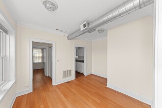 3533 W Fullerton Ave, Unit 2349-1 in Chicago, IL - Building Photo - Building Photo