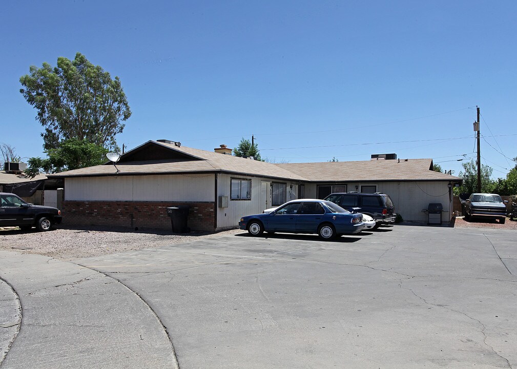 321-337 S Doran St in Mesa, AZ - Foto de edificio