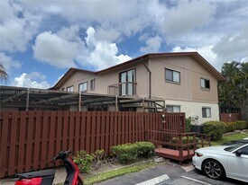 4300 Landar Dr in Greenacres, FL - Building Photo