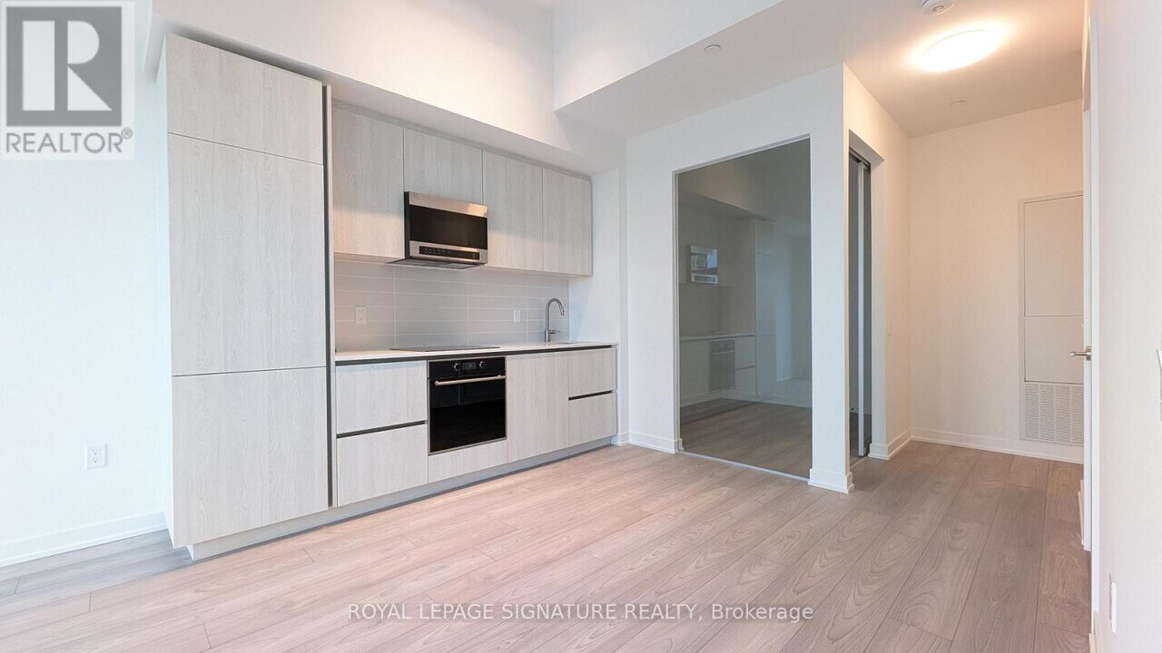 120 Broadway Ave in Toronto, ON - Building Photo