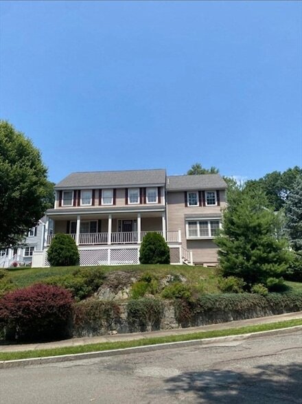 2 Mardin Ln, Unit 304 in Stoneham, MA - Building Photo