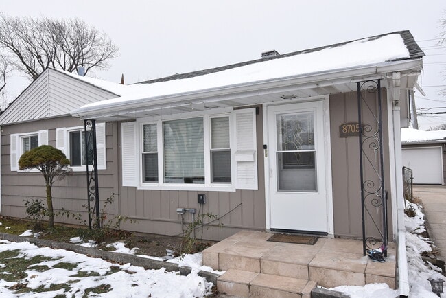 8705 45th St in Lyons, IL - Building Photo - Building Photo