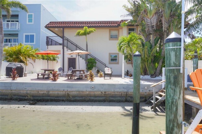 8535 Blind Pass Dr in Treasure Island, FL - Building Photo - Building Photo