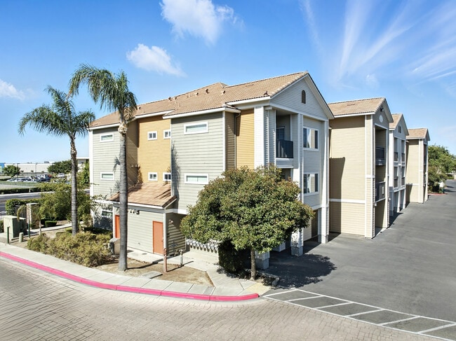 Sierra Oaks in Turlock, CA - Foto de edificio - Building Photo