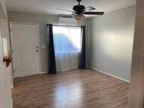 3918 Christina Rd, Unit C in Chino, CA - Foto de edificio - Building Photo