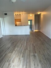 280 Crestwood Cir-Unit -203 in Royal Palm Beach, FL - Foto de edificio - Building Photo