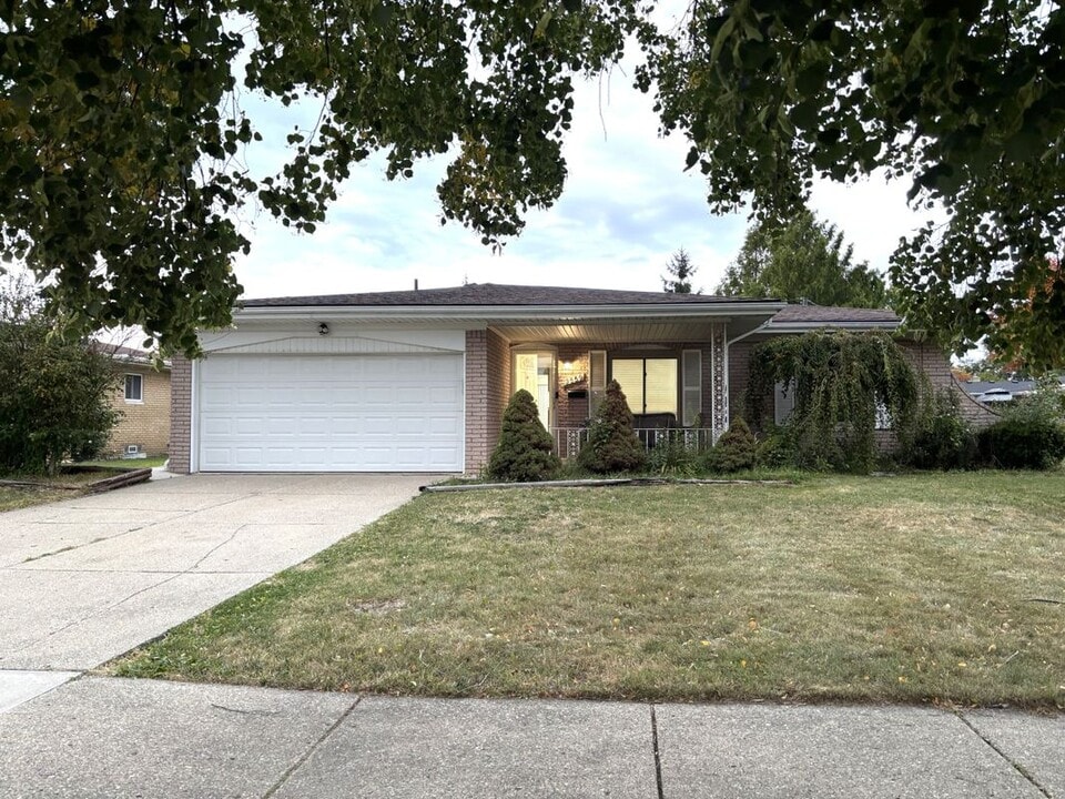 3559 Janet Dr in Sterling Heights, MI - Building Photo