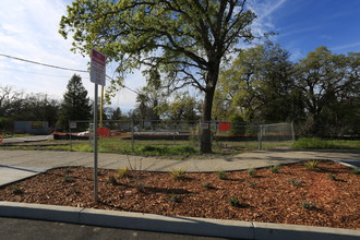 Vintage Oaks on the Town Green in Windsor, CA - Building Photo - Other