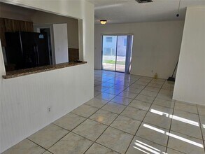 433 SW 61st Terrace in Margate, FL - Foto de edificio - Building Photo