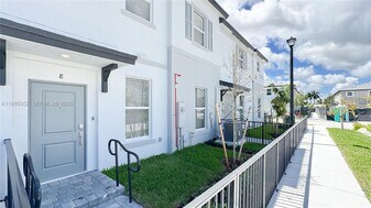 12476 SW 248th St in Princeton, FL - Building Photo