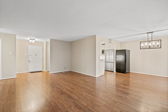 309 Yoakum Pky, Unit 509 in Alexandria, VA - Building Photo - Building Photo