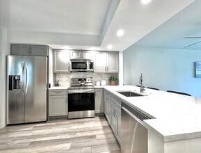 112 Bay Colony Dr N in North Palm Beach, FL - Building Photo - Building Photo