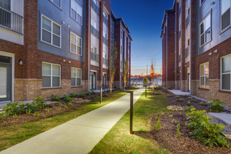 River House in Baton Rouge, LA - Building Photo - Building Photo