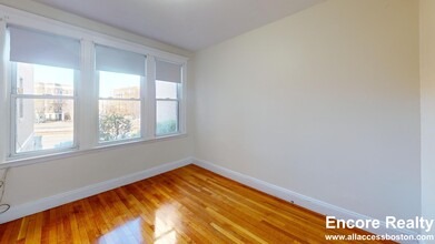 33 Egremont Rd, Unit 4 in Boston, MA - Building Photo - Building Photo