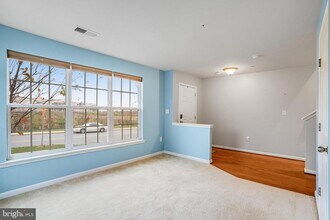 5918 Jefferson Commons Way in Frederick, MD - Foto de edificio - Building Photo