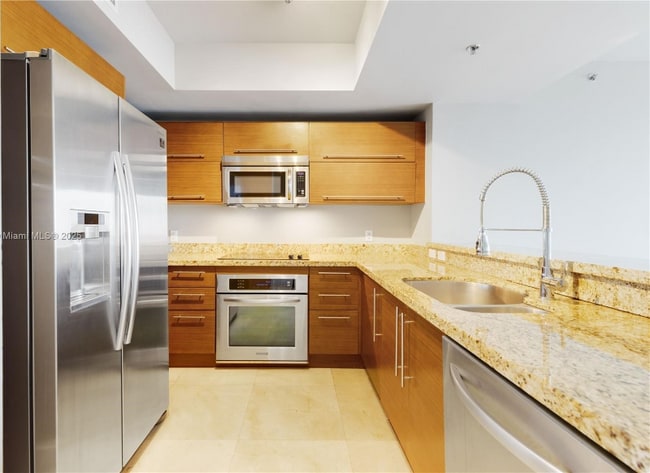 2641 N Flamingo Rd in Plantation, FL - Building Photo - Building Photo